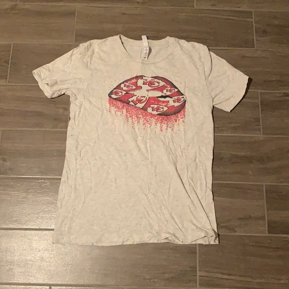 Chiefs Lip Tee